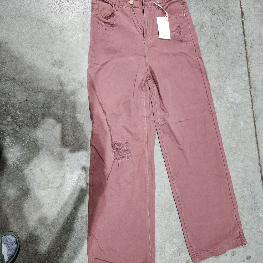 Women's Straight Leg Diststressed Jeans in Mauve